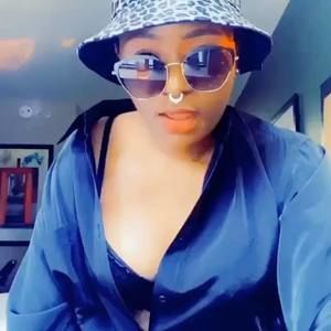 Meet your Posher, Whitney